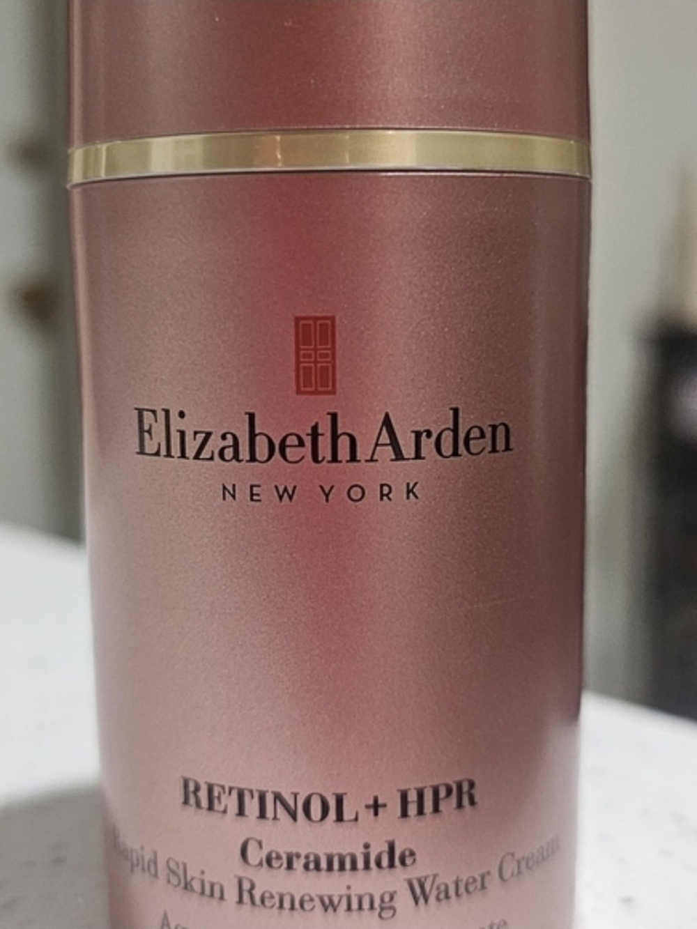 Elizabeth Arden Retinol + HPR Ceramide Water Cream —